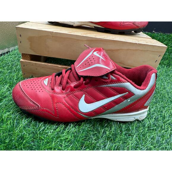 Nike- Cleats-Red/White- Size 5.5Y - Picture 2 of 10